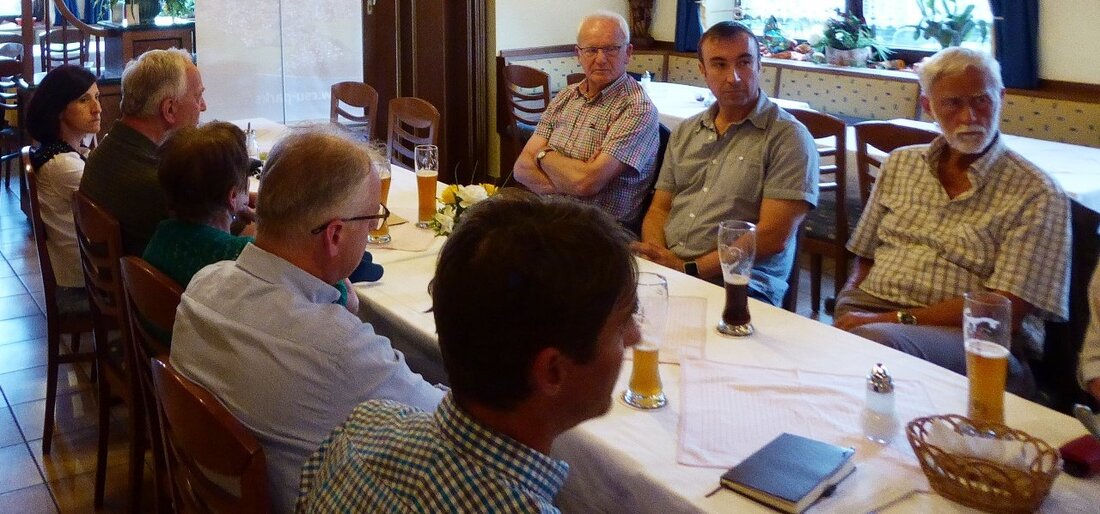 Parkstein. Viele Fragen, kompetente Antworten, interessante Diskussionen und angeregte Gespräche; so lautet das Fazit des CSU-Bürgerstammtisches des Ortsverbandes Parkstein zum Thema “Gleichstromtrasse“. Mehr als ein Dutzend interessierter Teilnehmer, darunter Bürgermeisterin [&hellip;]