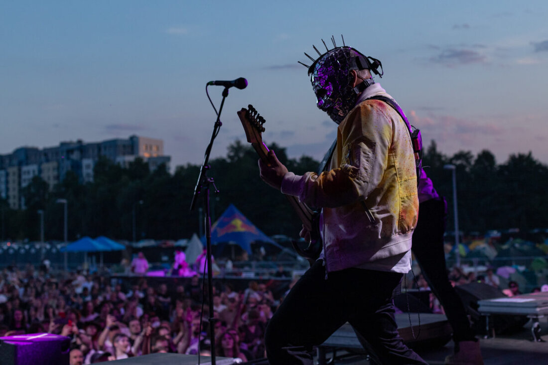 Speichersdorf. Die Speichersdorfer Band Hämatom kehrt für das Faine Misto Festival nach Lwiw zurück – Musik als Kraftquelle in Kriegszeiten. Reporterin Kathrin F. Beck sprach vorab mit der Band und begleitet den Auftritt.