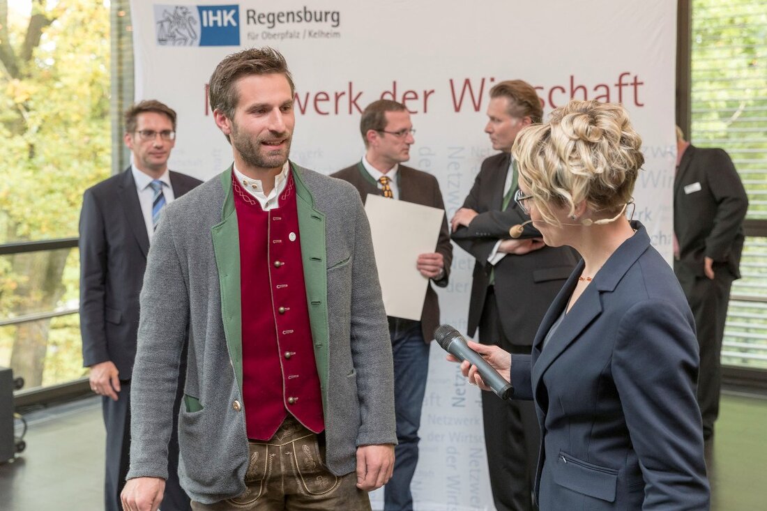 Weiden/Neustadt/WN/Tirschenreuth. Ostbayerns Leistungselite in der Aus- und Weiterbildung – insgesamt 68 junge Männer und Frauen – wurden von der IHK Regensburg für Oberpfalz / Kelheim am Freitag ausgezeichnet. Bei der Feier [&hellip;]