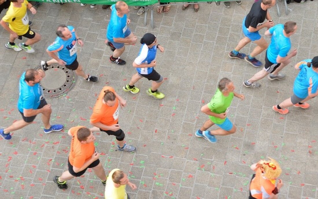 Weiden. Am Mittwoch, 23. September 2026, feiert HOUSE RUN WEIDEN Premiere – Start ist um 18.30 Uhr am Oberen Markt. Entlang der Strecke sind bis 19.30 Uhr Einschränkungen für Fuß- und Radverkehr möglich, Straßen bleiben offen.