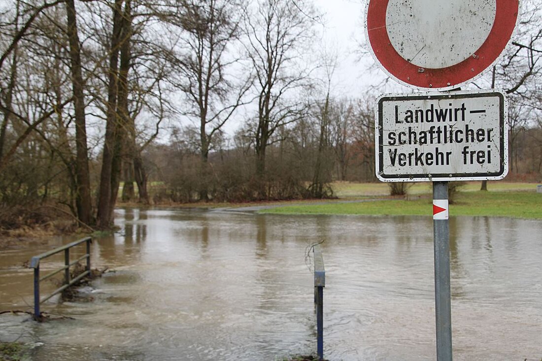 Pressath. Das Sturmtief Burglind erreichte auch die Nordoberpfalz. Die Haidenaab hat am Donnerstag die Meldestufe zwei überschritten. Teilweise ist sie schon deutlich über die Ufer getreten.  Besonders in Troschelhammer und [&hellip;]