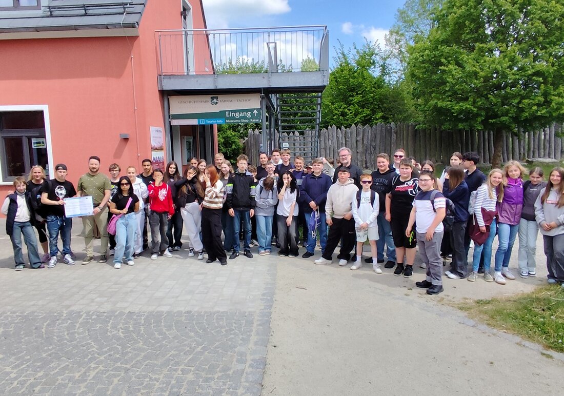 Luhe. Die Schüler erwarteten eine Sportstunde der besonderen Art. Keiner der Kinder hatte zuvor etwas von dem 1,22 Meter großen Ball gehört. Doch nun konnten sie in die Trendsportart Kin-Ball [&hellip;]