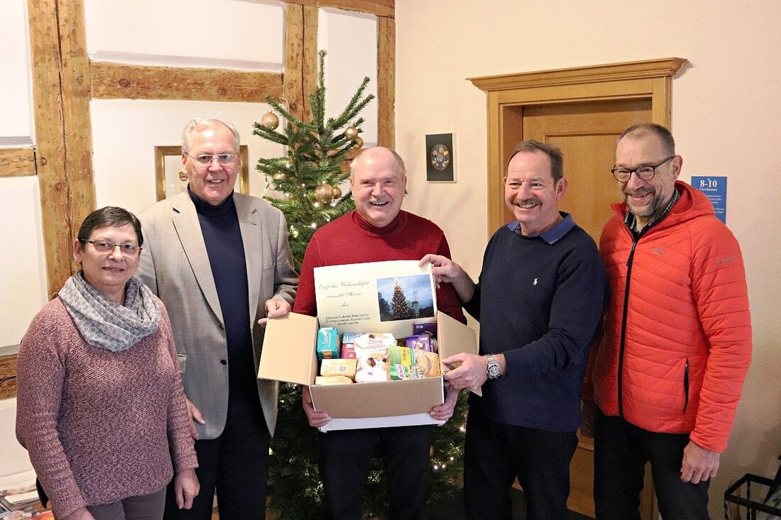 Eschenbach. Sie sind das Christkind der Region: Der Deutsch-Amerikanische Ausschuss verteilt Weihnachtspakete für Bedürftige. Auch in Eschenbach gaben die Verantwortlichen einige Pakete ab. Von Jürgen Masching „Ich weiß nicht mehr [&hellip;]