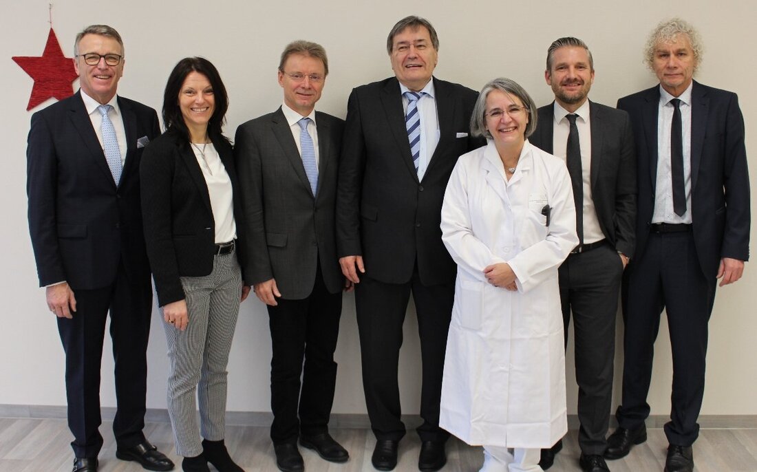 Tirschenreuth. Priv. Doz. Dr. Alexandra Barthmann ist ab sofort als neue Chefärztin der Klinik für Traumatologie, Spezielle Chirurgie und Endoprothetik tätig. Sie wurde heute von der Geschäftsführung der Kliniken Nordoberpfalz AG, [&hellip;]