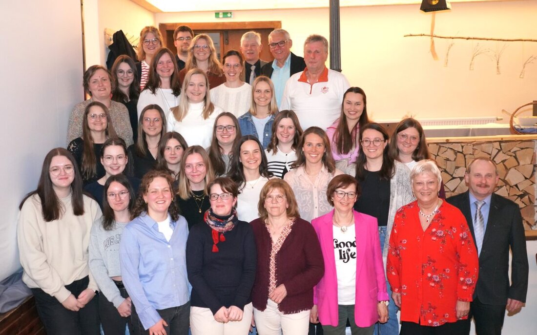Waldthurn. Der Gesang- und Orchesterverein 1899 Waldthurn hatte unter der Leitung der neuen Vorsitzenden Manuela Grünauer in den großen Kühnhauser Saal eingeladen. Anlass war der Dank an die zahlreichen Helfer des letztjährigen 125-jährigen Jubiläums sowie Ehrungen und Verabschiedungen der langjährigen Vorstandschaft.