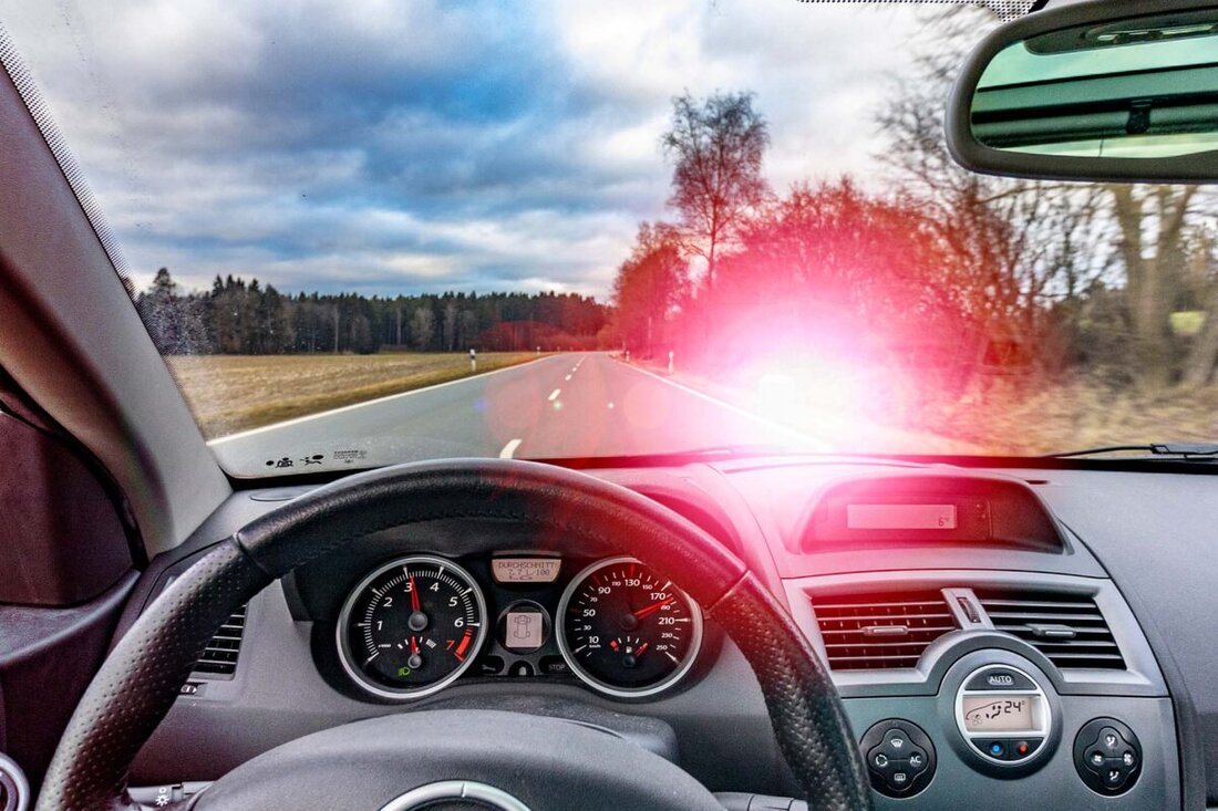 Weiden. Die Verkehrspolizei meldet im Oktober 1.586 Tempoverstöße. 13 Fahrverbote folgten. Die traurigen "Rekordhalter" fuhren 31 km/h zu schnell, einer davon in einer Tempo-30-Zone. 