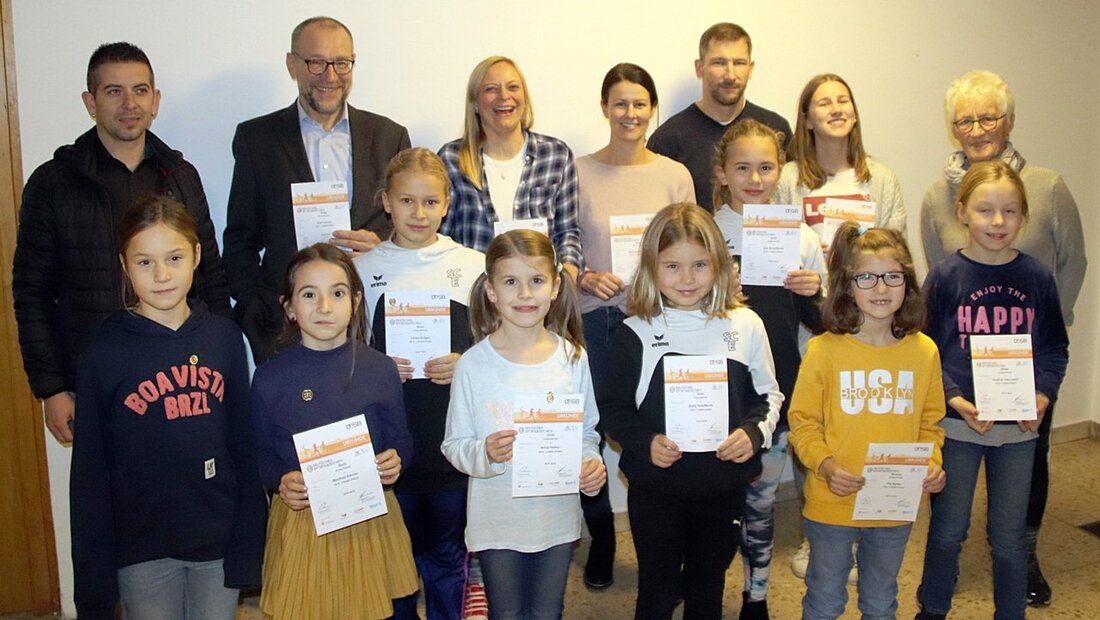 Eschenbach. Ende Juni fand auf der Schulsportanlage in Eschenbach die Abnahme des Deutschen Sportabzeichen statt. Nun konnten im Sportheim des SC Eschenbach 15 Teilnehmer ihr Deutsches Sportabzeichen in Empfang nehmen. [&hellip;]