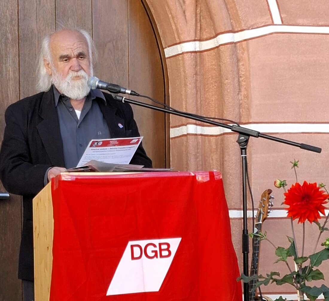 Sulzbach-Rosenberg. Zum Tag der Arbeit zogen viele Gewerkschafter zum Luitpoldplatz. Unter dem Motto „Erst unsere Jobs, dann eure Profite!“ demonstrierten sie für gute Arbeit, sichere Arbeitsplätze und soziale Sicherheit.