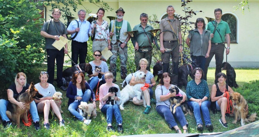 Eschenbach. Stolze Hundebesitzer und brave Wauzis: Diese elf Traum-Duos haben jetzt die Begleithundeprüfung mit Bravour gemeistert. Schon im letzten Jahr absolvierten die Hunde verschiedenster Rassen und unterschiedlicher Altersgruppen mit ihren [&hellip;]