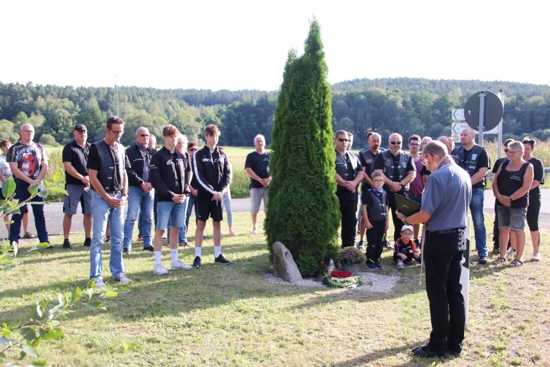 Mantel. Alex Winter, der Präsident der Motorradfreunde Steinfels, kann sich noch genau an den Tag erinnern. An den Tag, als ein Gründungsmitglied Ralf Stenger zum letzten mal unter ihnen war. [&hellip;]