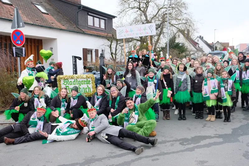 Tausende feiern in Eschenbach beim Gaudiwurm 2026