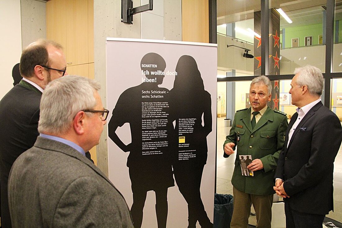 Eschenbach. Schon vor der Eröffnung lies die Ausstellung vielen einen Schauer über den Rücken laufen.  “Schatten – Ich wollte doch leben!” zeigt das Schicksal von sechs jungen Menschen, die bei [&hellip;]