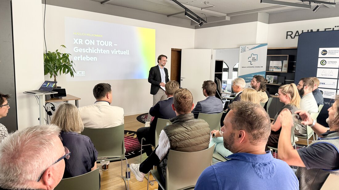 Weiden. Im Stadtlabor DENK.max ist die XR-Erlebniswoche „XR on Tour – Geschichten erleben“ gestartet: LUCE Stiftung und XR HUB Bavaria zeigen Potenziale von Virtual und Extended Reality für Bildung, Wirtschaft und Kultur.