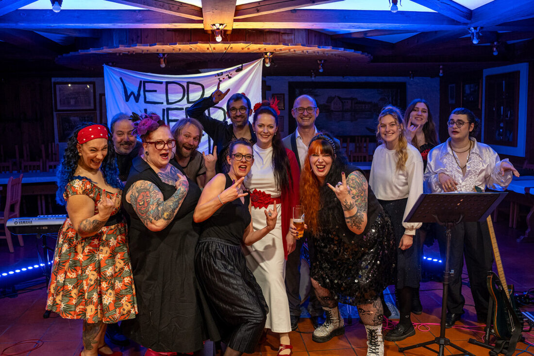 Oberviechtach. Das OVIGO Theater serviert zwei Dinner-Events im Emil-Kemmer-Haus: das Krimidinner „Das Geheimnis der Blutgräfin“ am Freitag, 10. April 2026, 19 Uhr, und „Crashkurs für Liebeslieder“ am Samstag, 14. März.