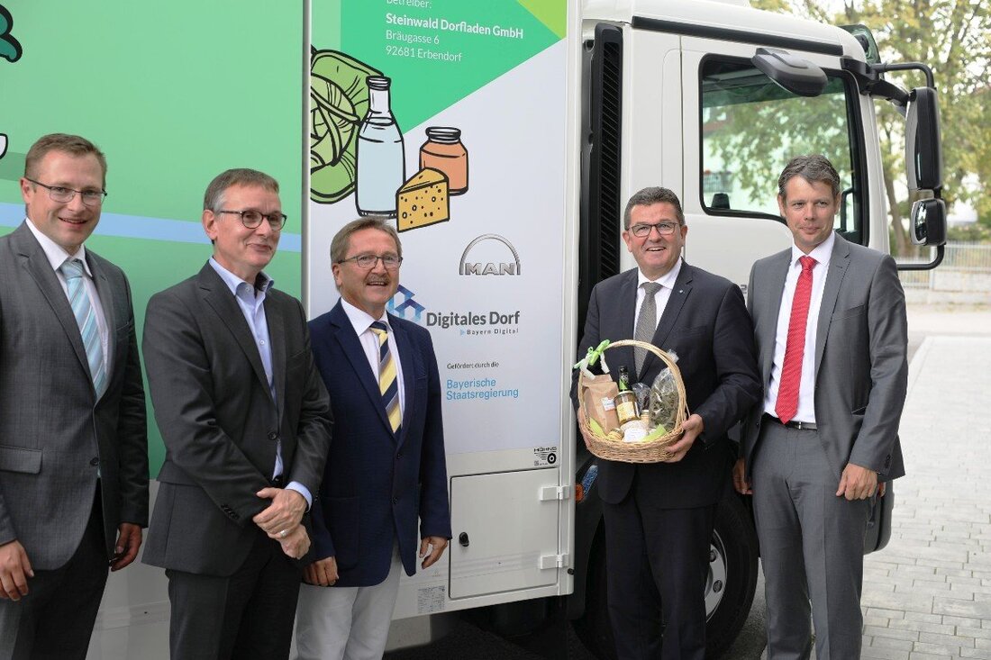 Erbendorf. Der Bayerische Wirtschaftsminister Franz Josef Pschierer besuchte die Steinwald Allianz zur Übergabe des „mobilen Dorfladens“. Der ausgebaute Lkw ist ein erstes sichtbares Ergebnis im Modellprojekt „digitales Dorf“. Noch im Sommer [&hellip;]