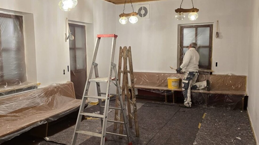 Neustadt/WN. Draußen sieht man noch nicht viel, doch drinnen sind die Arbeiten fast abgeschlossen: Die Stadt Neustadt/WN bereitet das Gebäude der Freizeitanlage für eine Nutzung im Sommer vor. Hinter dem Planschbecken steht ein Fragezeichen.