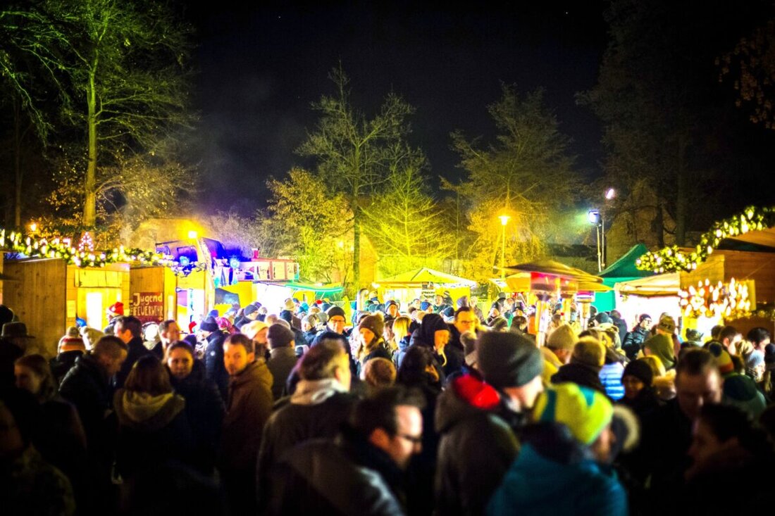 Teublitz. Der Weihnachtsmarkt findet von Freitag bis Sonntag statt und bietet ein buntes Programm sowie eine Vielzahl an kulinarischen und kunsthandwerklichen Angeboten.