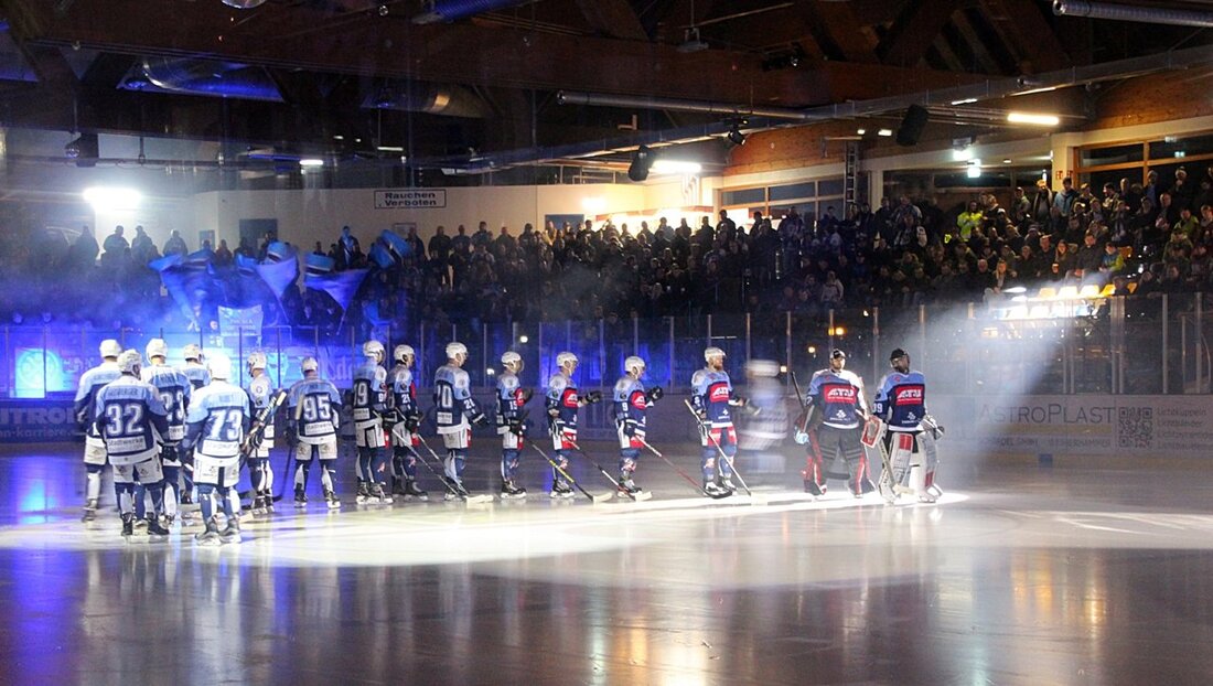 Weiden. Großer Fanartikel- und Ausrüstungsverkauf „to-go“ der Blue Devils am 18. Juli auf der Freieisflächebleibt weitere Saison in Weiden. Die Blue Devils Weiden laden alle Fans und Hobby-Eishockeyspieler der Region [&hellip;]