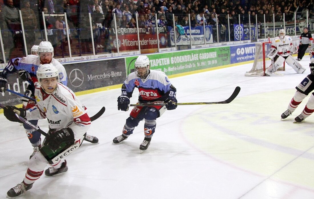 Weiden. Viele hatten Daniel Willaschek nach einem brutalem Check im Dezember das Karriereende vorhergesagt – zum Oberpfalzderby gegen den EV Regensburg stand er aber wieder auf dem Eis. Die Fans [&hellip;]