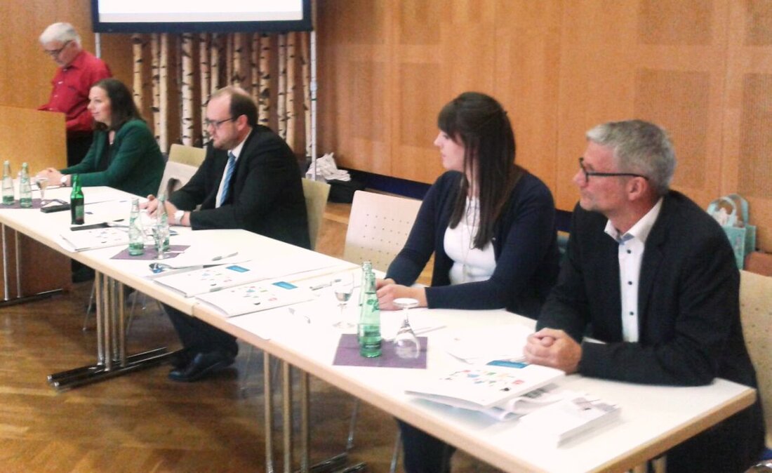 Neustadt/WN. Knapp 50 Gäste informierten sich bei der ersten Demokratiekonferenz am vergangenen Mittwoch in der Stadthalle in Neustadt/WN über das Bundesprogramm „Demokratie leben!“. Dabei wurden nicht nur viele Fragen rund um [&hellip;]