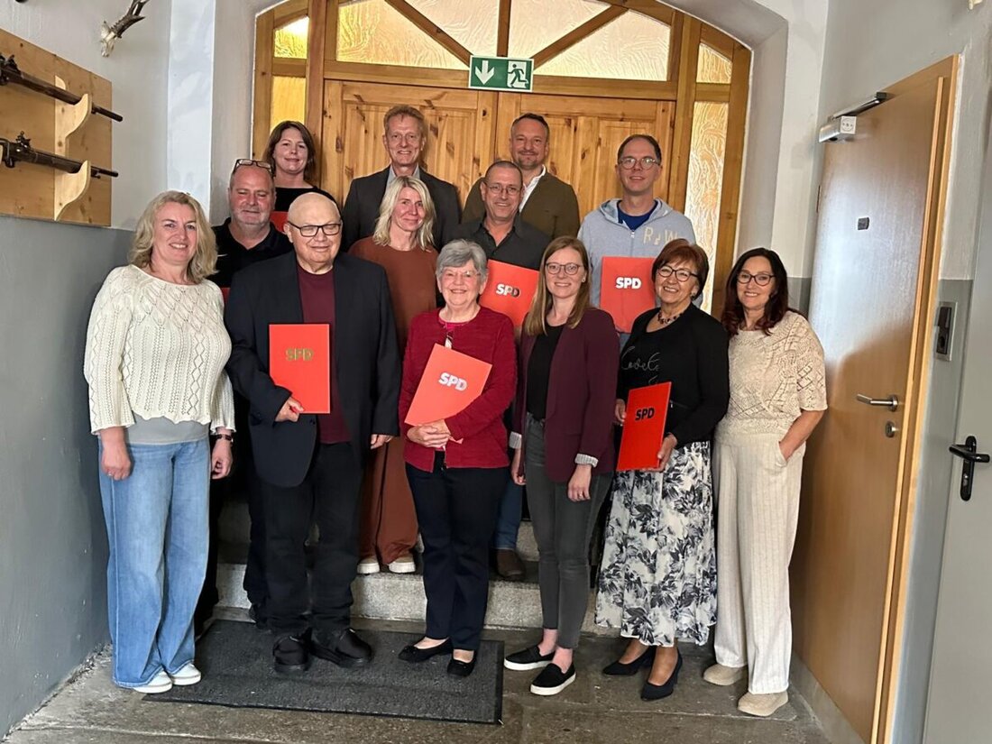 Grafenwöhr. Werner Kennel als Neumitglied bei der SPD aufgenommen, langjährige Mitglieder geehrt und Ziele für die Kommunalwahl 2026 gesetzt. Claudia Wolf hofft auf starke Kandidaten, während Probleme im Bildungsbereich und die Finanzierung kommunaler Projekte angesprochen wurden.