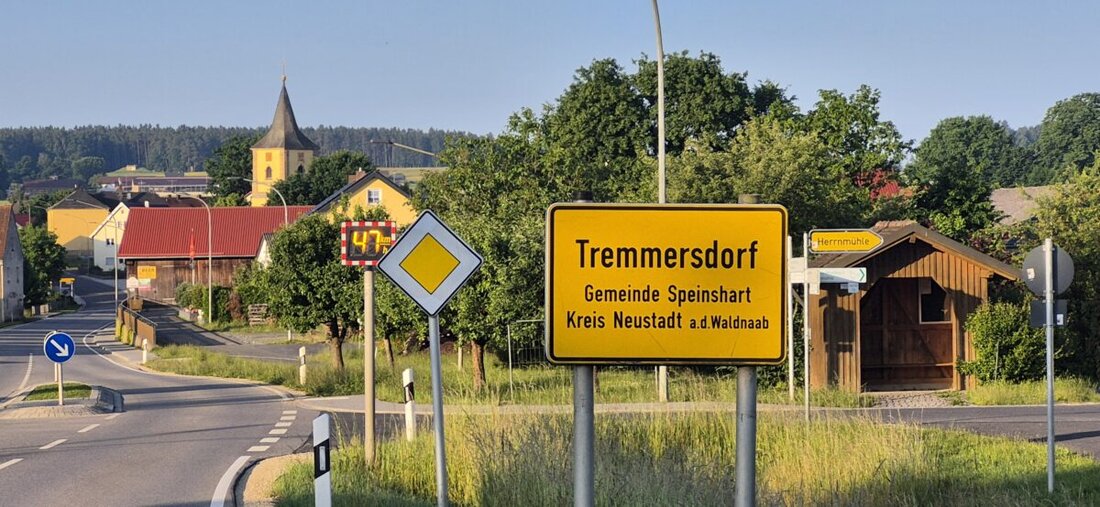 Weltweit/Tremmersdorf. Andreas aus Tremmersdorf benötigt eine lebensrettende Knochenmarktransplantation aufgrund akuter Myeloischer Leukämie. Eine Aktionsgruppe organisiert Typisierungsaktionen, um einen passenden Spender zu finden.