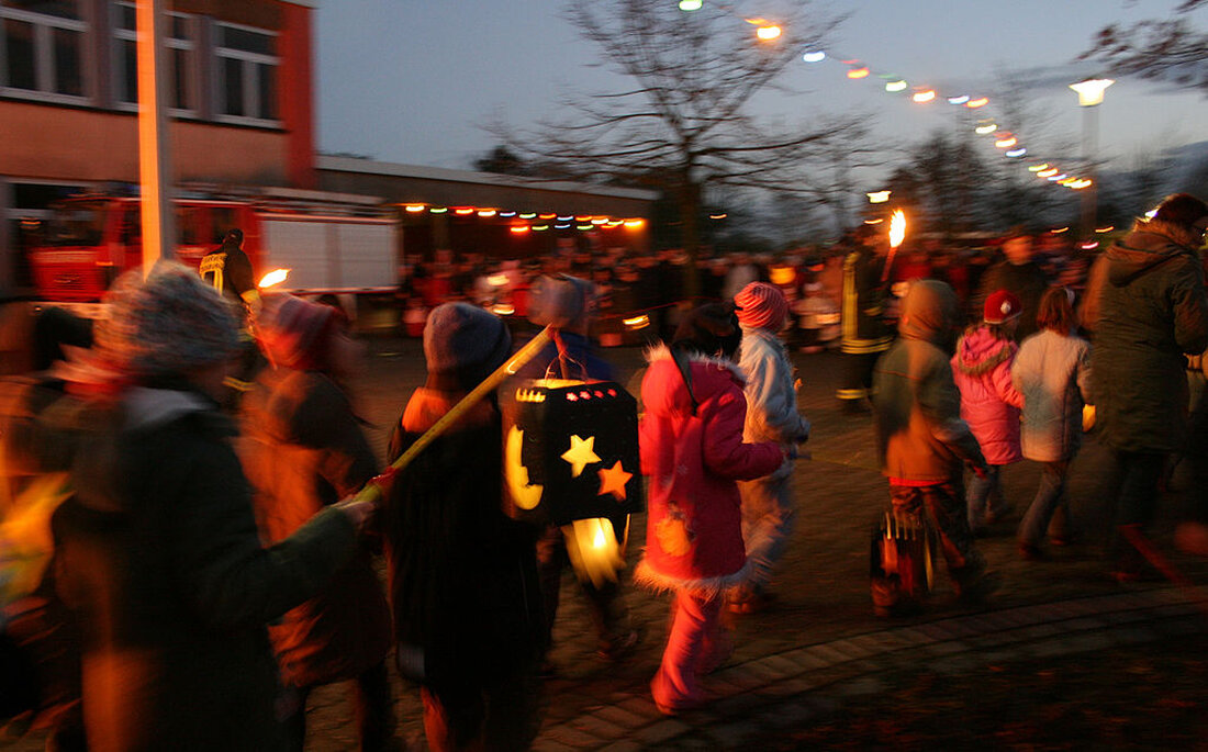 Wurz. Am Freitag findet wieder der alljährliche Laternenumzug statt. Los geht es mit einer Andacht in der Pfarrkirche in Wurz. Nach dem Umzug sorgt dann der Elternbeirat am Feuerwehrhaus in [&hellip;]