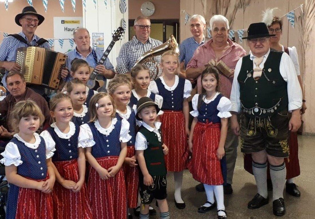 Eschenbach. Zünftige Musik, Weißwurst, Bier und Glücksmomente: Das Oktoberfest in der Pflegeeinrichtung St. Laurentius sorgte mit einer Premiere für viel Action im Haus.  Musikalisch umrahmte die Feier das Duo Herbert und [&hellip;]