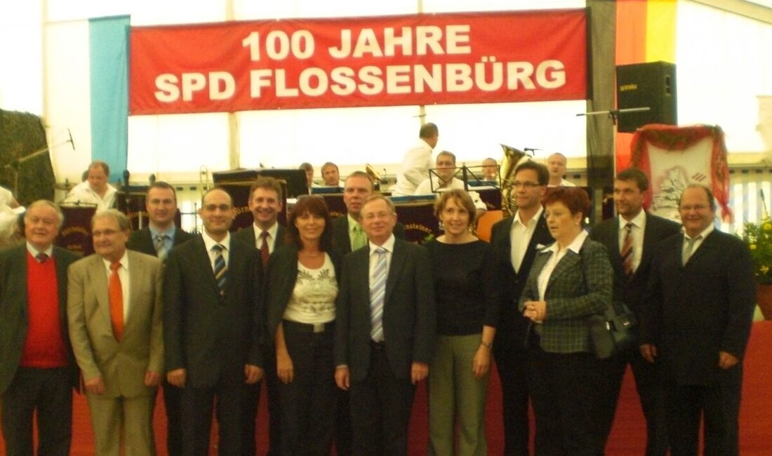 Flossenbürg. Der SPD-Ortsverein Flossenbürg feiert 115 Jahre Engagement für Frieden, Freiheit und Gerechtigkeit. Das Jubiläum wird am 25. Oktober mit einem Ehrenabend und einem Gedenken am "Stein des Anstoßes" begangen.