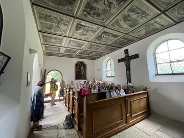 Frauenbund aus Weiden besucht Totentanzkapelle Wondreb