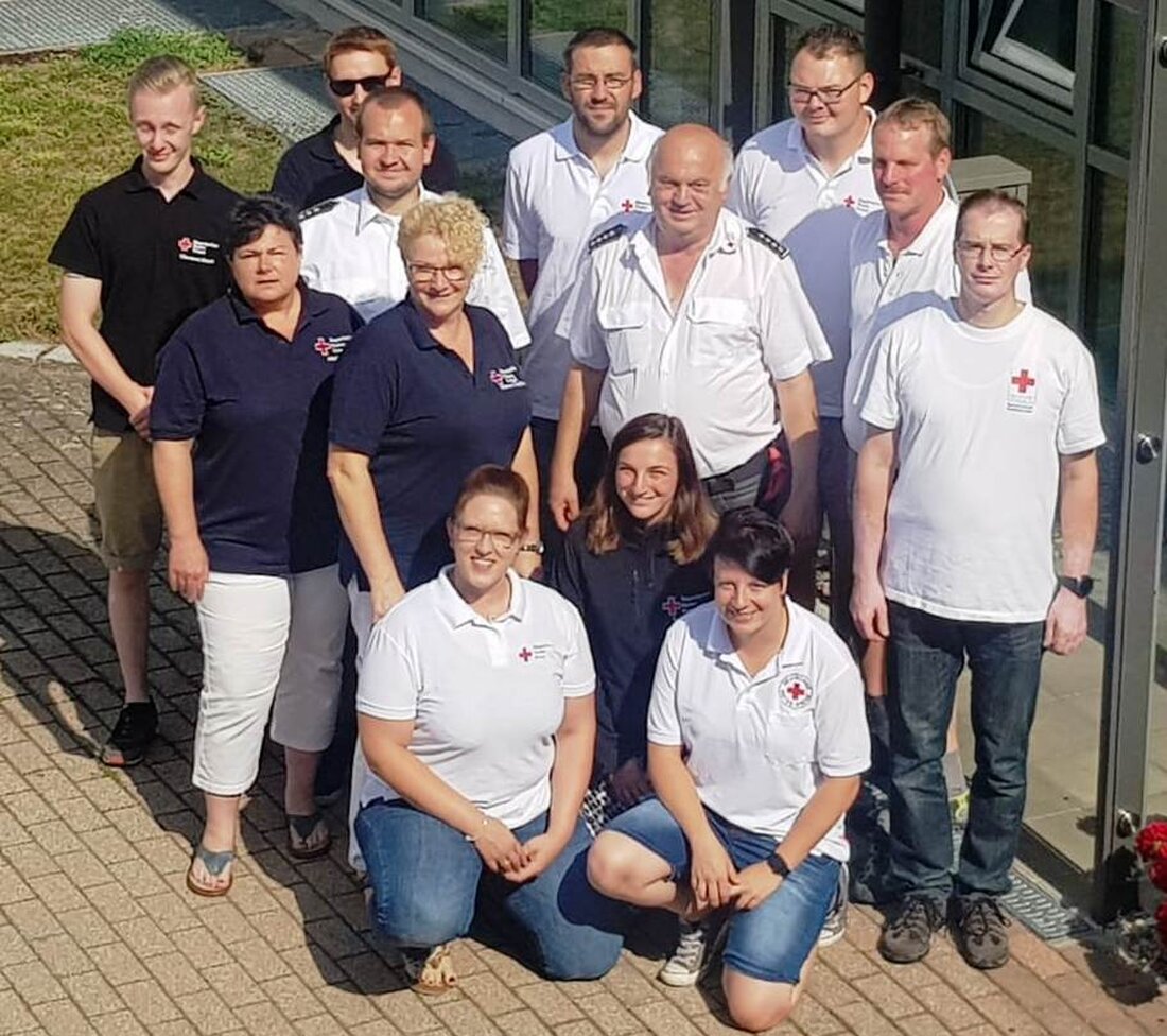 Weiden. Trotz sehr großer Sommerhitze absolvierten elf Frauen und Männer aus den Bereitschaften Grafenwöhr, Neustadt/WN, Rothenstadt, Vohenstrauß und Weiden den anspruchsvollen Lehrgang „Gruppenführer im Sanitätsdienst“. Im Auftrag der Kreisbereitschaftsleitung dankte [&hellip;]