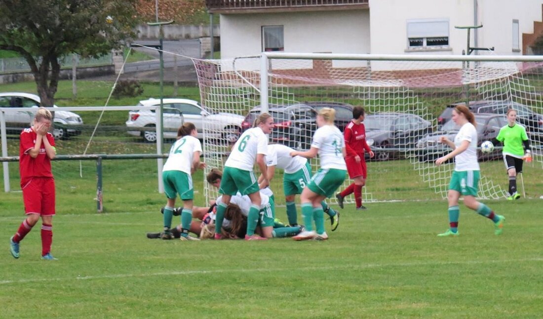 Neudorf. Mit am Ende nur noch neun Spielerinnen auf dem Feld sicherten sich die Landesliga-Damen des TSV Neudorf in einer dramatischen Schlussphase einen Punkt beim Tabellenfünften aus Karsbach. Dieser Punktgewinn [&hellip;]