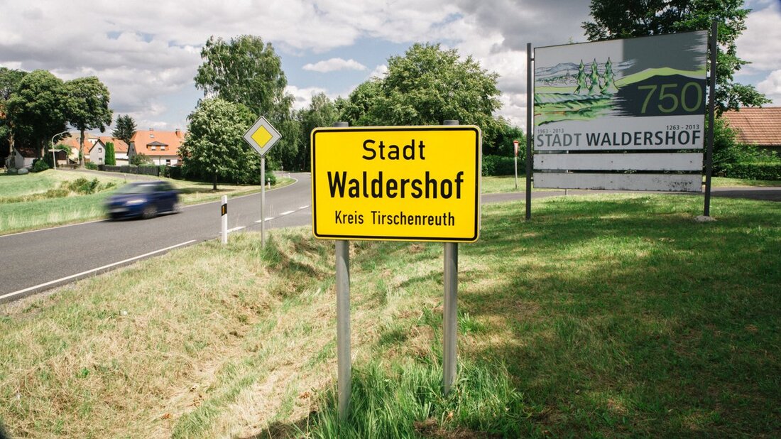 Weiden/Neustadt/WN/Tirschenreuth. Mit gut 1,7 Millionen Euro unterstützen der Freistaat und der Bund im Rahmen des Städtebauprogramms „Soziale Stadt“ fünf nordoberpfälzer Kommunen. Mit dabei Eschenbach, Waldershof, Plößberg, Grafenwöhr und Wiesau. „Diese Förderung [&hellip;]