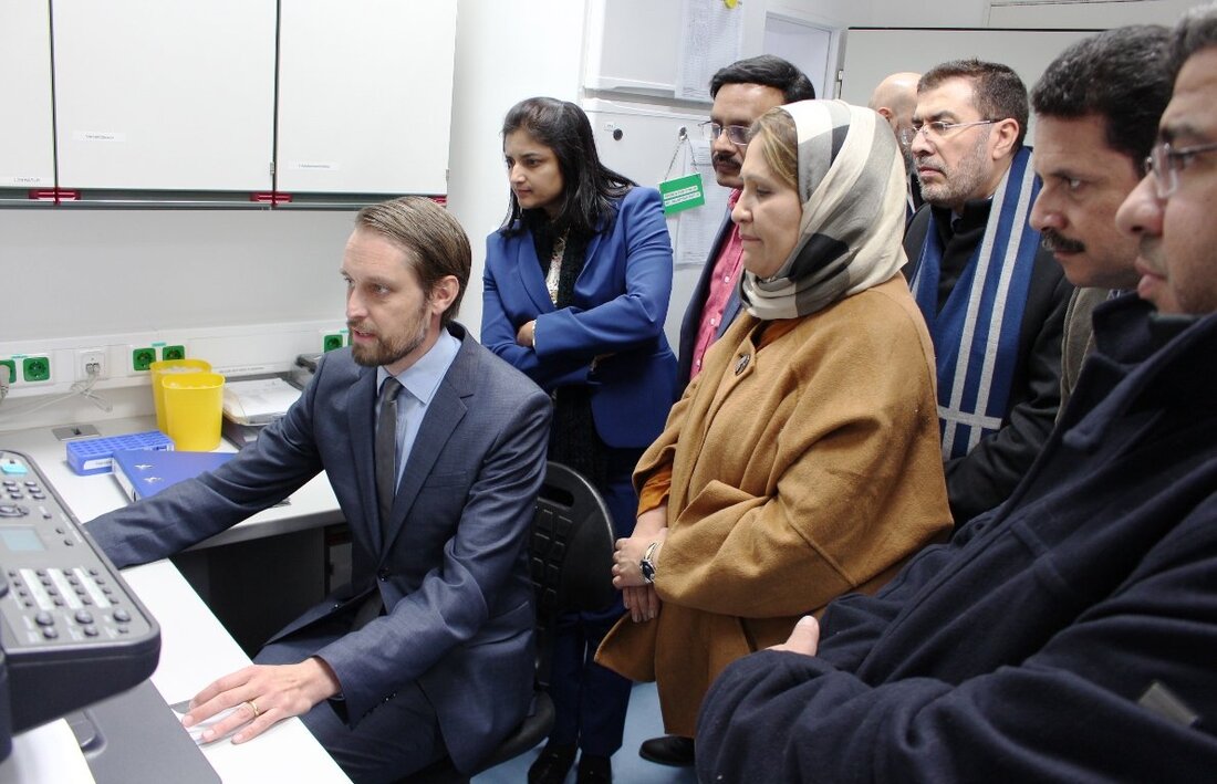 Weiden. Besuch aus dem Emirat Katar hatte sich jetzt im Klinikum St. Marien Amberg und am Klinikum Weiden angekündigt: Die 10-köpfige arabische Delegation kam von der „Hamad Medical Corporation“, einer [&hellip;]