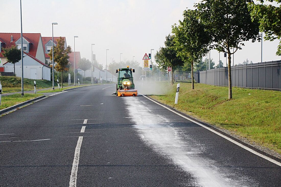 Grafenwöhr/Eschenbach. Am Mittwochmorgen meldeten Autofahrer eine längere Ölspur am Netzaberg bei Eschenbach. Beim Eintreffen der Feuerwehr wurde schnell klar, dass diese dort nicht ihren Ursprung hatte. Von Jürgen Masching In [&hellip;]