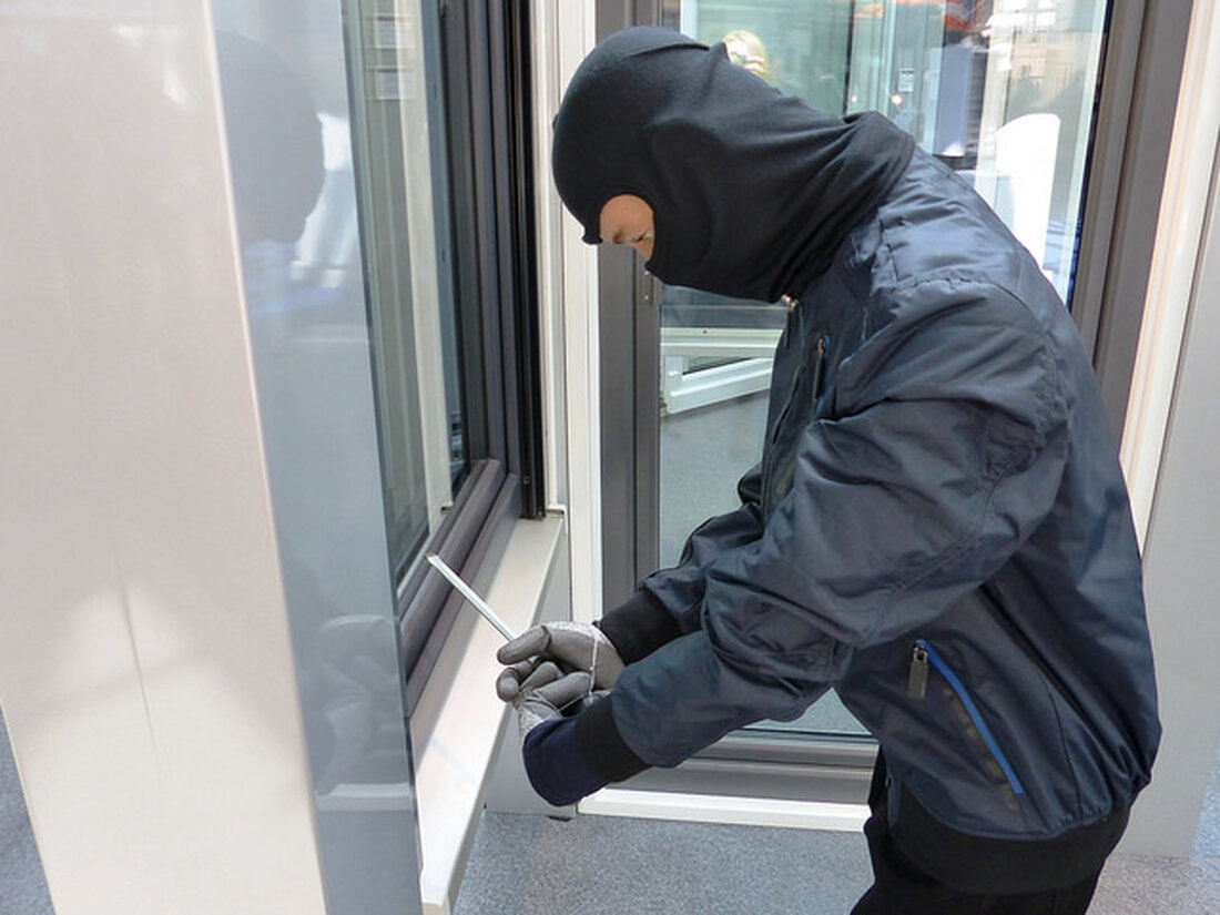 Rothenstadt. Unbekannte Täter haben versucht in ein Einfamilienhaus einzubrechen. Gestohlen haben sie höchstwahrscheinlich nichts. Vermutlich in der Zeit von Samstag, den 17. September 15.00 Uhr bis Sonntag, den 18. September 19.00 Uhr, wurde versucht [&hellip;]