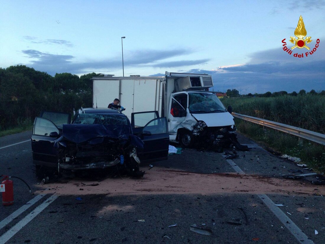 Plößberg/Jesolo. Eine Mutter von drei Kindern ist bei einem Autounfall in Italien am Wochenende ums Leben gekommen. Die Familie war wohl auf dem Weg in den Urlaub. Wie italienische Medien [&hellip;]