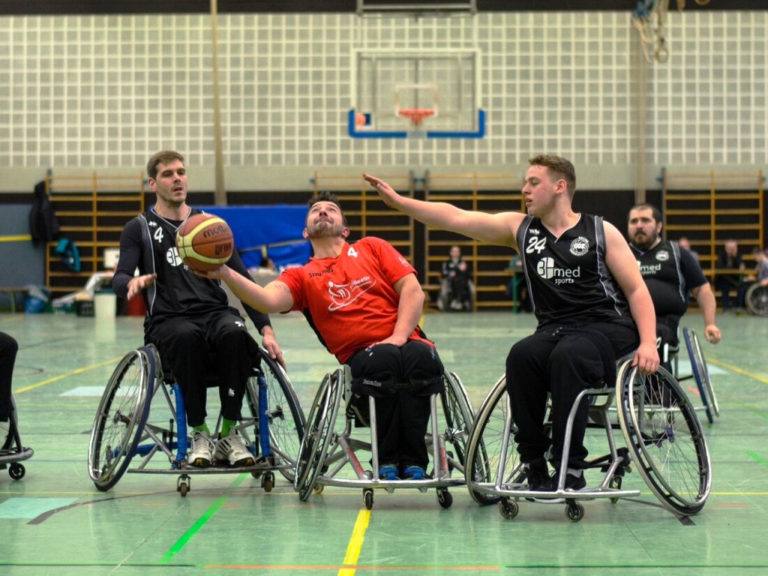 Weiden. Die Weidener Rollstuhlbasketballer rollen wieder in der Erfolgsspur! Mit zwei klaren Heimsiegen wurde der 3. Tabellenplatz gesichert.  Im Spiel gegen die Gäste aus Augsburg sollte die Siegesserie aus den ersten beiden gewonnen [&hellip;]