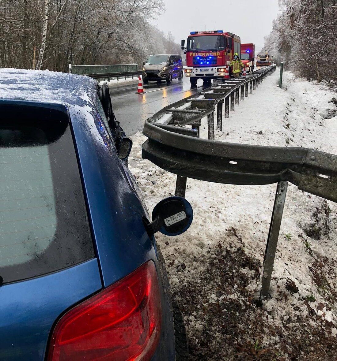 Altenstadt/WN. Ein Audi überholt einen Schneepflug und rutscht weiter in die Leitplanke. Zum Glück ist die Sache trotz enormen Schadens glimpflich ausgegangen.  Das Überholmanöver eines Erbendorfers (22) hatte Folgen: Wie [&hellip;]