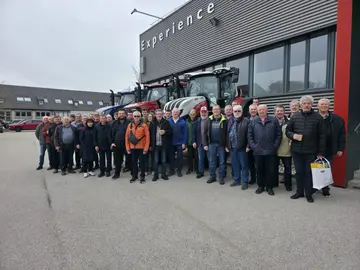 KSK Weihern-Stein besuchen Traktorenwerke in St. Valentin
