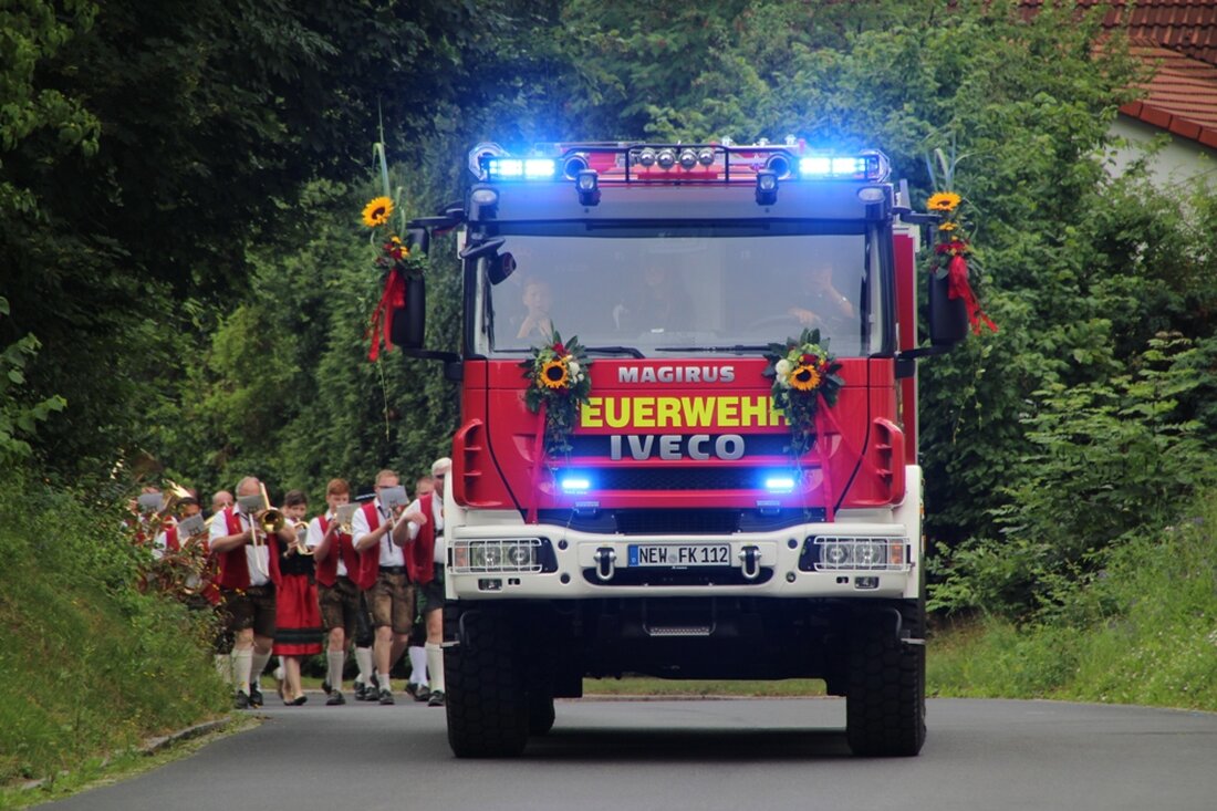 Kirchenthumbach. Die Freiwillige Feuerwehr Kirchenthumbach feierte am Wochenende 150-jähriges Bestehen. Das Highlight für die Wehr: Die Segnung der neuen Fahne und des neuen Feuerwehreinsatzfahrzeuges HLF 20. Bei einem Gottesdienst in [&hellip;]