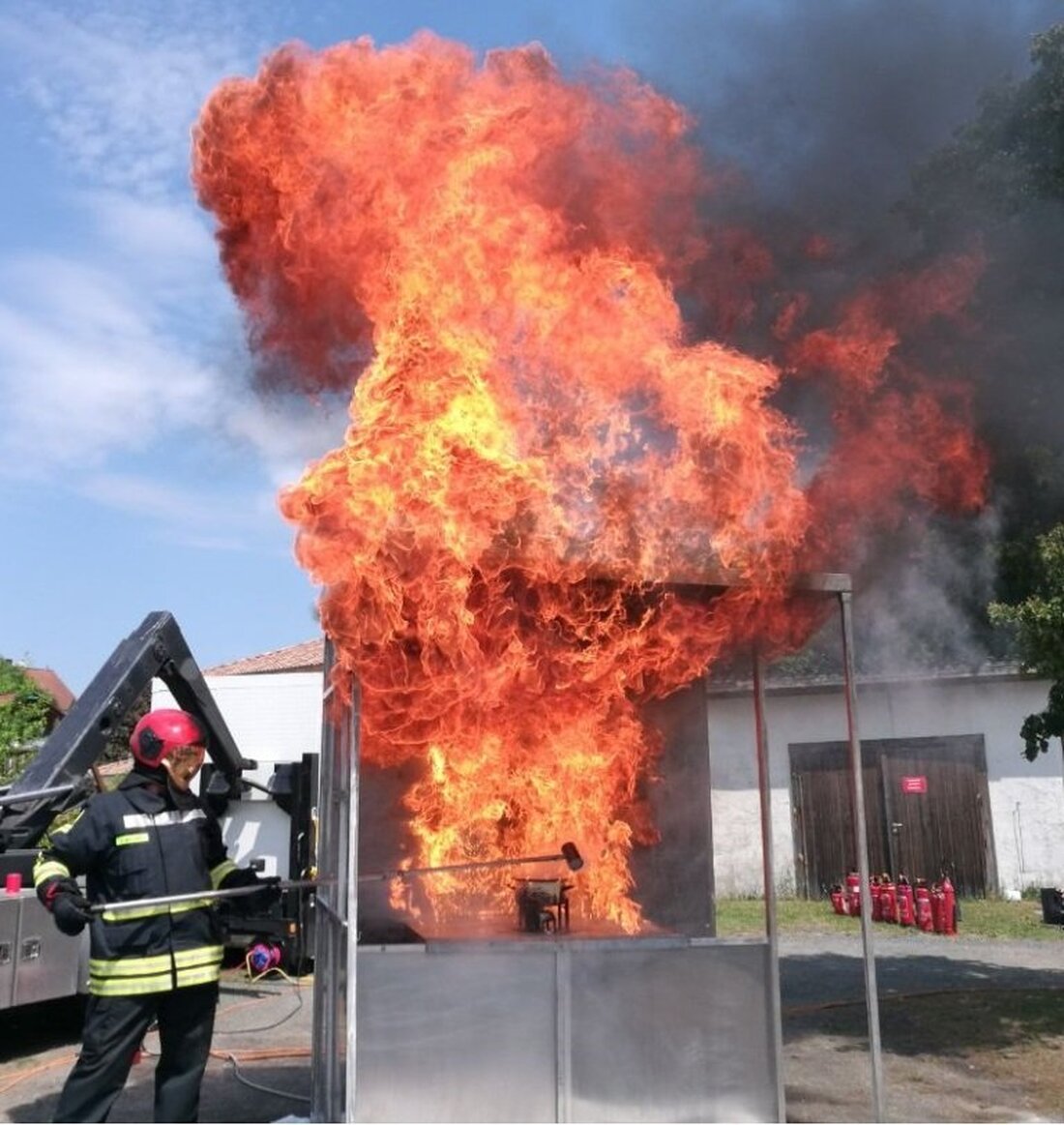 Floß. Zur 150-Jahr-Feier der Freiwilligen Feuerwehr Floß planen die Flosser etwas ganz Besonderes: Die Vorbereitungen für die “Blaulichtmeile” laufen auf Hochtouren.  Vom 8. bis 10. Juni feiert die Freiwillige Feuerwehr [&hellip;]