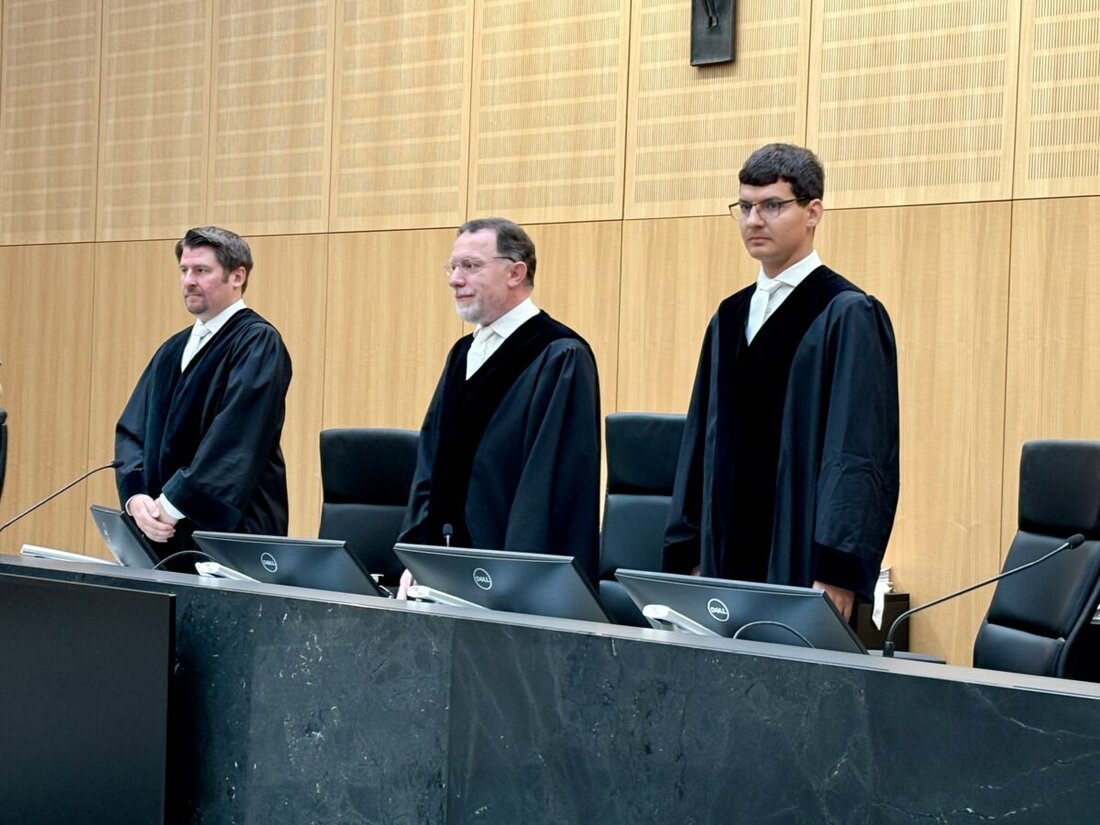 Weiden. Im Prozess gegen einen Recycling-Unternehmer aus Weiden (Firmensitz Wernberg) hat am Freitag der langjährige Abfallberater ausgesagt. Das Landratsamt Schwandorf hatte das Schreddern von Rotorblättern untersagt – doch laut Aussage des Ingenieurs (61) ging es weiter. Im Prozess wird deutlich, wie die Entsorgungsprobleme der Recyclingfirma eskalierten.