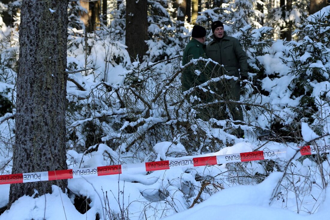 Floß. Bei der Suche nach dem Vermissten Erwin Kreisel wurde eine männliche Leiche gefunden. Wie der Pressesprecher des Polizeipräsidiums Oberpfalz, Albert Brück, mitteilt, wurde bei den weiteren Suchmaßnahmen nach Erwin [&hellip;]