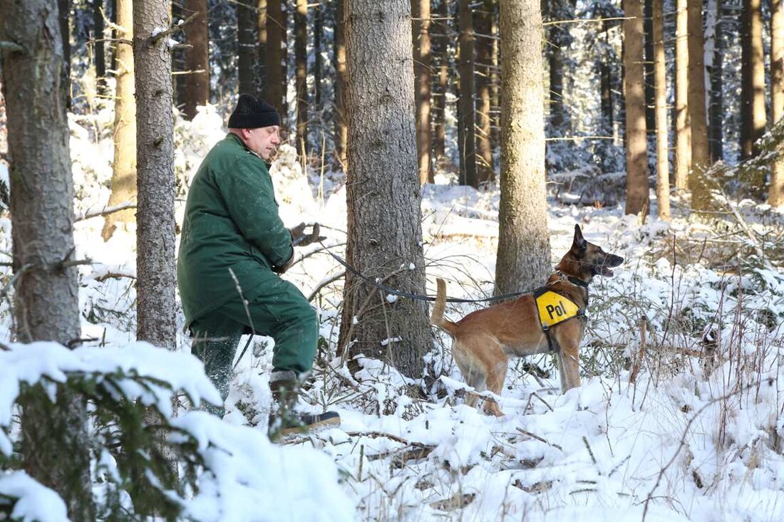 Floss/Schönwald. Am Freitag wurde bei der Suche nach Erwin Kreisel eine männliche Leiche im Wald gefunden. Nach der gerichtsmedizinischen Untersuchung jetzt die traurige Gewissheit: Es ist Erwin Kreisel.  Vor wenigen [&hellip;]