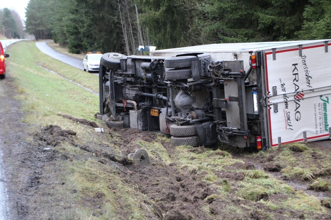 Parkstein. Viel Glück hatte dieser Fahrer eines 7,5-Tonners gestern. Er rutschte von der Straße und der LKW kippte um. Der Fahrer blieb unverletzt. Am Donnerstagmittag befuhr ein Mann mit seinem [&hellip;]