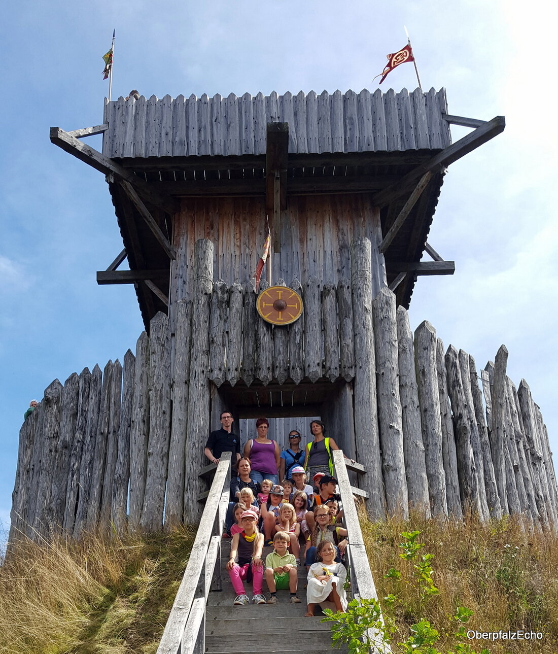 Theisseil. Wie entfacht man Feuer mit Feuersteinen und wie lebten die Menschen in den verschiedenen Epochen des Mittelalters? 15 Kinder aus dem Gemeindebereich besuchten zusammen mit vier Eltern und ihrem Betreuer [&hellip;]