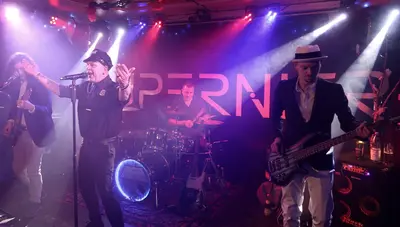 Die Band "Superniere" feiert auf der "Live Stage" zehn Jahre Rock