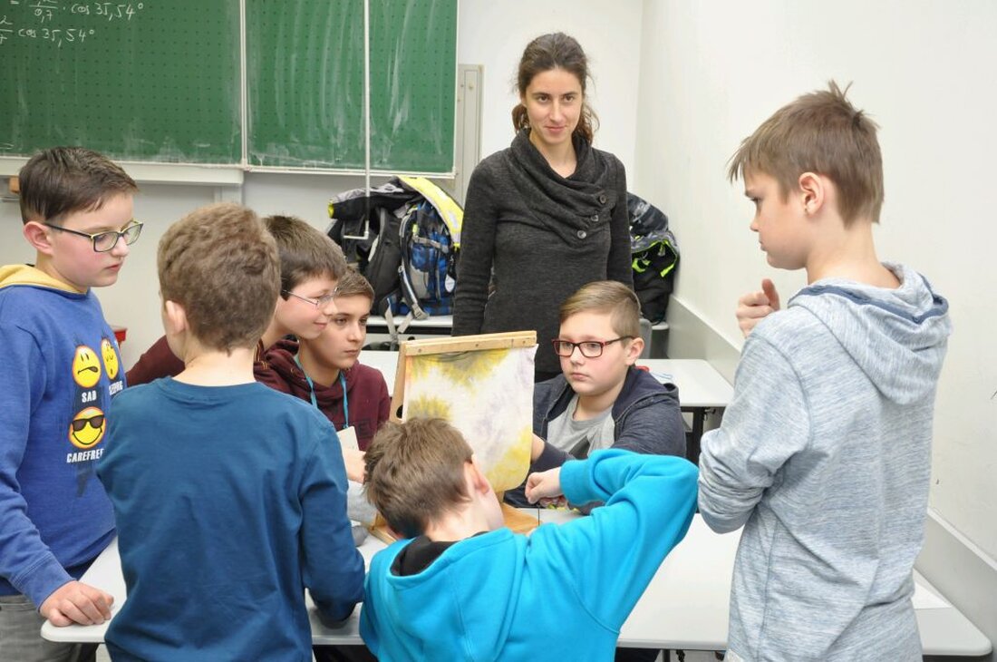 Weiden. Hier war Werkeln, Löten und Bohren an der Hans-Scholl-Realschule in Weiden angesagt, denn die Technik-Rallye war zu Gast. Rund 60 Sechstklässler schnitten Kupferrohre, bogen Drähte, befestigten Kabel in Lüsterklemmen, löteten [&hellip;]