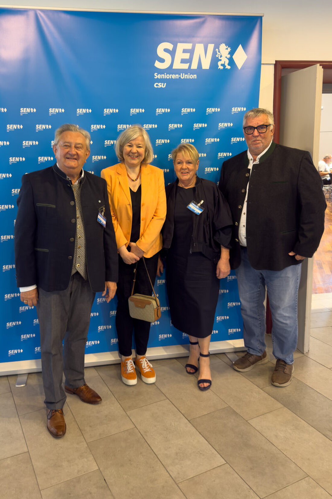 Deggendorf. Die Senioren-Union und der Landesseniorenrat Bayern diskutierten in Deggendorf über seniorengerechte Kommunalpolitik und präsentierten die "Deggendorfer Erklärung" zur Stärkung älterer Menschen.